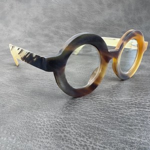Lunettes rustiques faites à la main en corne, montures artisanales naturelles, écologiques - Product Image 1