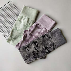 Ensemble de yoga pour femmes, haut court vert menthe à col en V profond et bretelles croisées, leggings taille haute longueur intégrale, ensemble 2 pièces sans couture - Product Image 4
