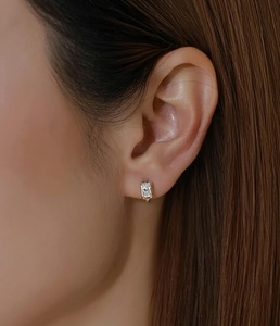 Pendientes de Aro con Diamantes Cultivados en Laboratorio con Corte Radiante, Oro de 14K, Aros Minimalistas con Diamantes, Joyería Delicada para Uso Diario, Regalo para Mujer - Product Image 6