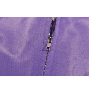 เสื้อโค้ทซิปพิมพ์ลายโลโก้ตัวอักษรพื้นฐานของผู้ผลิต พร้อมลายคลื่นน้ำแบบไม่สม่ำเสมอ สไตล์สตรีทแวร์สำหรับผู้ชาย เสื้อฮู้ดดี้และเสื้อสเวตเชิ้ต - Product Image 6