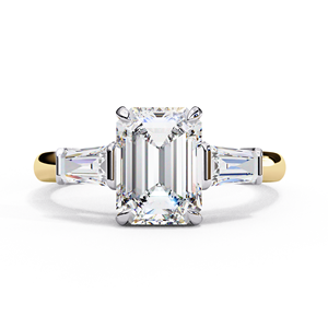 Anillo de Compromiso con Tres Diamantes Certificados por IGI, Oro Sólido de 14k, Corte Esmeralda con Detalles en Baguette, Fabricante de Joyería al por Mayor - Product Image 3