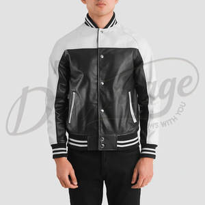 Chaqueta Bomber Varsity de Cuero Genuino Bicolor en Blanco y Negro para Hombre con Paneles de Hombro en Contraste y Puños Acanalados a Rayas - Product Image 4