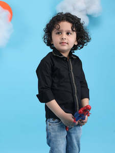 Chemise noire élégante pour garçons, chemise décontractée pour fête, chemise en coton pour enfants, chemise tendance pour garçons, chemise pour anniversaire, tenue de fête - Product Image 4