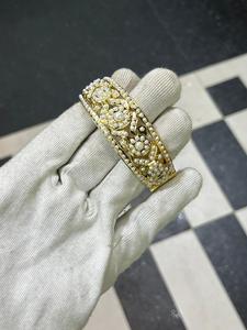 Brazalete de imitación de perlas chapado en rodio para mujer, brazalete de latón con diseño de flores, joyería de boda a la moda - Product Image 4