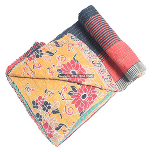 Couverture Kantha en coton faite à la main en Inde, style vintage Gudri, réversible, vente en gros, couverture lourde indienne réversible cousue à la main - Product Image 4