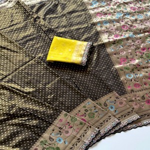 Sari de Seda Paithani VASTRA COTTAGE con Jacquard Zari, Borde Meenakari, Pallu Rico y Blusa Bordada, Teñido a Mano, Diseño Exclusivo - Product Image 4