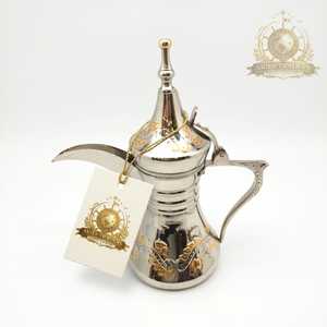 Cafetera Árabe Dallah de Acero Inoxidable Plateado Martillado CT0643 de Skies Traders con Asa con Detalles en Oro, Tetera de Oriente Medio - Product Image 5