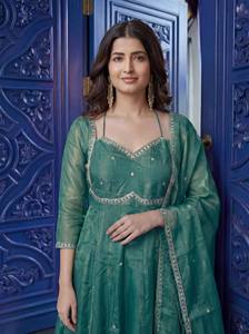 Vestido de Trabajo Moderno de Diseñador Fendi, Satinado, con Bordado de Lentejuelas, de Viscosa Pesada, de Secado Rápido, con Dupatta, para Bodas - Product Image 2