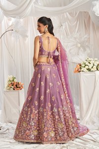 Atractivo Lehenga Choli de Organza Lavanda con Bordado de Lentejuelas - Product Image 3
