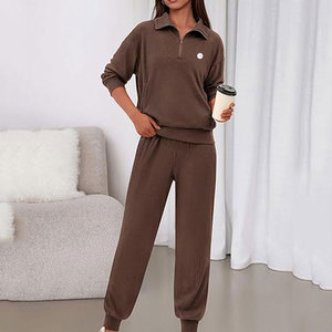 Ensemble de survêtement pour femme de style moderne, confortable, deux pièces, conçu pour la vie quotidienne et le confort toute la journée - Product Image 2