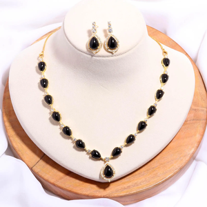 Conjunto de collar largo chapado en oro de 22k con piedras de calidad AAA y aretes, conjunto de joyería nupcial a precio de fábrica. - Product Image 3