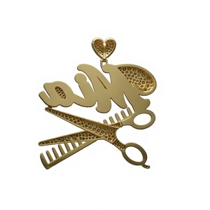 Colgante Personalizado con Nombre y Diseño de Tijeras y Peine, Estilo Hip Hop, Joyería con Diamantes - Product Image 3