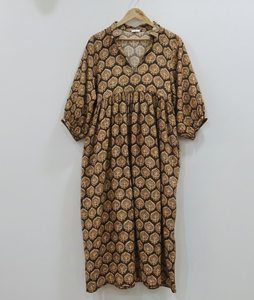 Vestido Midi Formal Personalizable Estilo Bohemio con Cuello en V, Manga Abullonada, Estampado Floral Hecho a Mano, Teñido Anudado, 100% Natural - Product Image 6