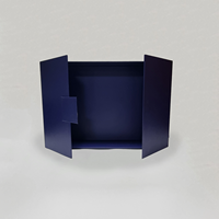Boîte cadeau haut de gamme conçue avec une structure en papier rigide offrant un emballage sécurisé et une présentation raffinée pour offrir en cadeau