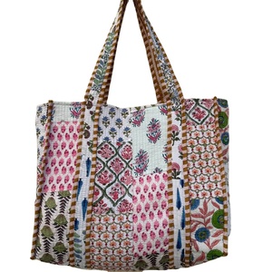Sac fourre-tout matelassé à la main de meilleure qualité Sac fourre-tout magnifique Sac à provisions fait à la main en coton Kantha Sac de plage - Product Image 1