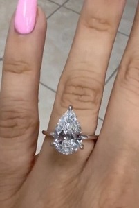 Anillo de lujo con diamante de corte pera cultivado en laboratorio para mujer, anillo de compromiso, boda o aniversario en oro, disponible en oro macizo de 9K, 14K y 18K. - Product Image 3