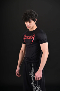 Ensemble de survêtement de yoga personnalisé pour homme, coupe ajustée, avec logo rouge sportif gothique sur le devant, col rond, séchage rapide, coupe régulière, en Spandex/Polyester - Product Image 2