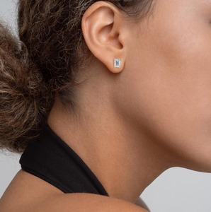 Boucles d'oreilles en or jaune 14 carats avec diamants de laboratoire, taille émeraude, bijoux minimalistes - Product Image 4