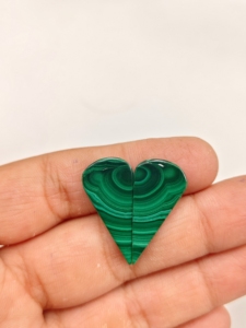 En gros, pierre précieuse naturelle de malachite verte, paire de cabochons à taille rose et ovale, pierre brute, cristal de guérison avec jeu de couleurs - Product Image 2