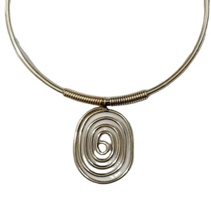 Rawat Artisanat Collier ras du cou en laiton plaqué or Forme géométrique Bijoux Hasli pour la mode et le costume Faits à la main en Inde - Product Image 1