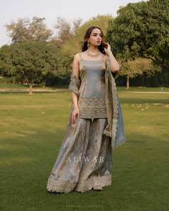 Ensemble de soirée de créateur : haut, bas et dupatta - Product Image 5