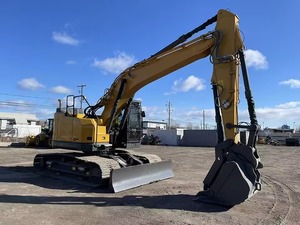 Excavadora Amarilla Usada Versátil de 3 Toneladas con Brazo Giratorio Lateral y Cabina de Vidrio de Alta Visibilidad para Reparaciones Urbanas - Product Image 2