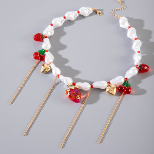 Collar con Colgante de Fresa, Cadena con Borlas Doradas y Cuentas Blancas Irregulares, Gargantilla con Colgante de Fruta, Joyería de Moda Y2K para Mujer - Product Image 4