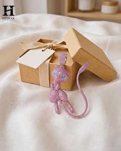 Joyería Hip Hop Personalizada, Colgante de Personaje de Anime Rosa con Incrustaciones de Diamantes, Colgante de Gato con Zafiro Rosa - Product Image 6