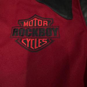 ผู้ผลิตขายส่งเสื้อแจ็คเก็ตเบสบอลปักลายสำหรับฤดูหนาว ออกแบบเองได้ เสื้อแจ็คเก็ตวาร์ซิตี้สำหรับผู้ชาย คุณภาพสูง ขนาดเล็ก - Product Image 3