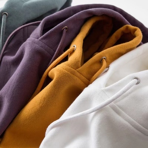 Sudadera con Capucha Negra para Hombre, Sudadera Informal Estampada con Bolsillo y Cordón Ajustable para Otoño - Product Image 3