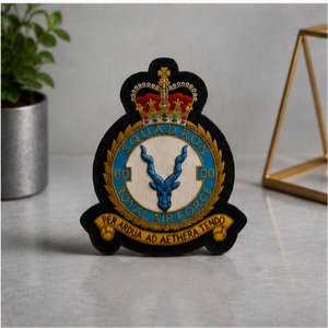 Écusson brodé personnalisé RAF-60 avec motif Aigle Couronné, à coudre en dentelle, badge en tissu avec épingle de sûreté pour vêtement, style circulaire - Product Image 1