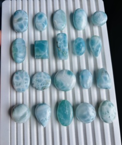 ลาริมาร์ธรรมชาติทรงหลังเบี้ย ขัดเงา สีฟ้า สำหรับทำเครื่องประดับ ขายส่ง - Product Image 4