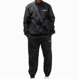 Conjunto Deportivo Unisex Negro con Cremallera Completa, de Secado Rápido, en Poliéster, para Otoño, Corte Regular, con Bolsillos Laterales - Product Image 3