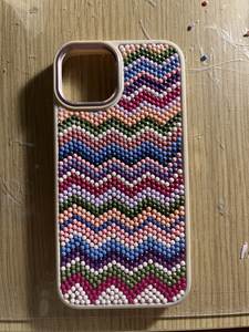 Funda de Teléfono Personalizada Hecha a Mano con Bordado Ligero de Seda, Cuentas, Margaritas Blancas y Verdes, Forma Rectangular, Regalo Empresarial - Product Image 3