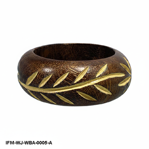 Bracelet manchette artisanal en bois antique, bois foncé, avec incrustation florale dorée, bijoux tribaux bohèmes pour femme - Product Image 2