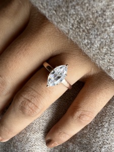 Anillo de Oro con Moissanita Marquise de 14K/18K, Anillo de Compromiso para Mujer, Anillo de Boda Solitario, Joyería Minimalista de Oro - Product Image 2