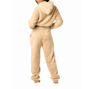 ชุดเซ็ตฮู้ดดี้และกางเกงจ็อกเกอร์ผ้าเท็ดดี้ฟลีซน้ำหนักเบาสำหรับฤดูหนาว เสื้อครอปมีฮู้ดสำหรับผู้หญิง เนื้อผ้านุ่มแบบเชอร์ปา ชุดลำลอง สั่งผลิตได้ตามแบบ OEM ODM ขายส่ง - Product Image 2