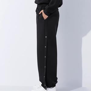 Pantalones casuales de forro polar al por mayor de fábrica personalizados para mujer, cálidos de invierno, de pierna ancha, con cremallera y puños, pantalones deportivos regulares para correr - Product Image 3