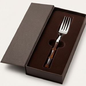 Juego de cubiertos de acero inoxidable con mango de bambú vintage, acabado pulido de alto brillo, ideal para uso en restaurantes. - Product Image 6