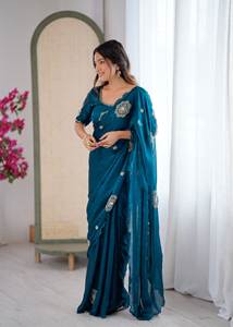 Sari en satin pur Fendi de créateur, lourd et élégant, avec broderies de perles et chemisier assorti en satin, idéal pour les occasions de mariage - Product Image 5