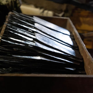 Couteau de cuisine Gyuto Tosa-uchihamono avec lame en acier au carbone, manche en bois, construction forgée ambidextre, respectueux de l'environnement, fabriqué au Japon - Product Image 1