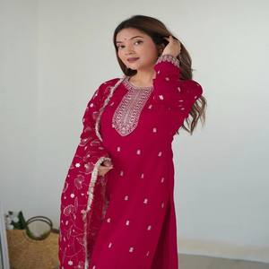 VASTRA COTTAGE Kurta Rosa de Georgette Bordado con Pantalón y Dupatta con Borde de Encaje Bordado, Manga Larga, Atuendo de Fiesta para Mujer - Product Image 2