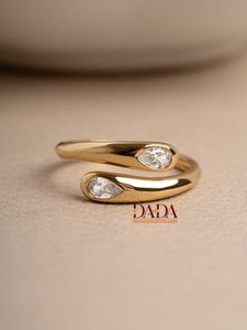 Anillo Artístico con Diamante Cultivado en Laboratorio en Forma de Pera, Joyería Contemporánea con Banda Abierta, Regalo de Aniversario de Bodas - Product Image 1