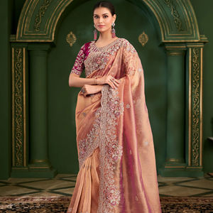 Collection exclusive de saris en soie brodés pour occasions spéciales, vente en gros, proposant des designs luxueux pour les détaillants et les boutiques en ligne - Product Image 1