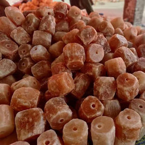 Lèvres de sel de vache de l'Himalaya naturelles de haute qualité, en forme de cube, à suspendre sur une corde, pour l'alimentation des chevaux et des chiens - Product Image 1