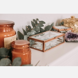 Boîte de rangement pour bijoux et maquillage en verre biseauté avec cadre en métal rose doré, moderne et luxueuse, très vendue - Product Image 2