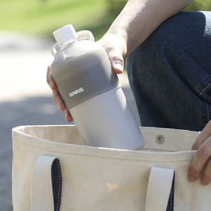 Porta Botellas PET Aislado de Acero Inoxidable, Funda Refrigerante de Doble Pared, Enfriador de Bebidas Deportivo para Viajes - Product Image 4