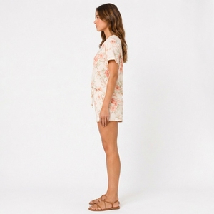Conjunto casual corto para mujer que ofrece comodidad transpirable, construcción ligera y calidad premium para vacaciones en casa. - Product Image 4