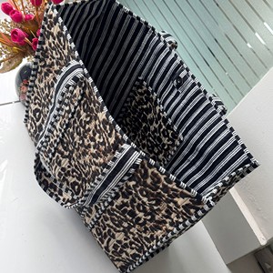 Sac fourre-tout matelassé en coton fait main pour femme, sac à bandoulière de luxe avec motif rayé imprimé, sac à main tendance pour femme - Product Image 6