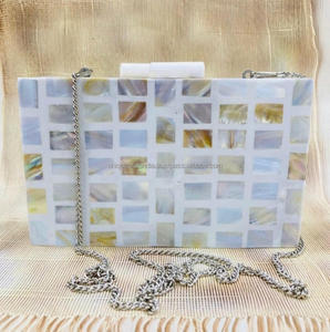 Bolso Bandolera Rectangular Ajustable con Incrustaciones de MOP, Última Llegada |   Bolso de Diseño Artesanal con Mosaico de Conchas y Resina para los Amantes de la Moda - Product Image 5